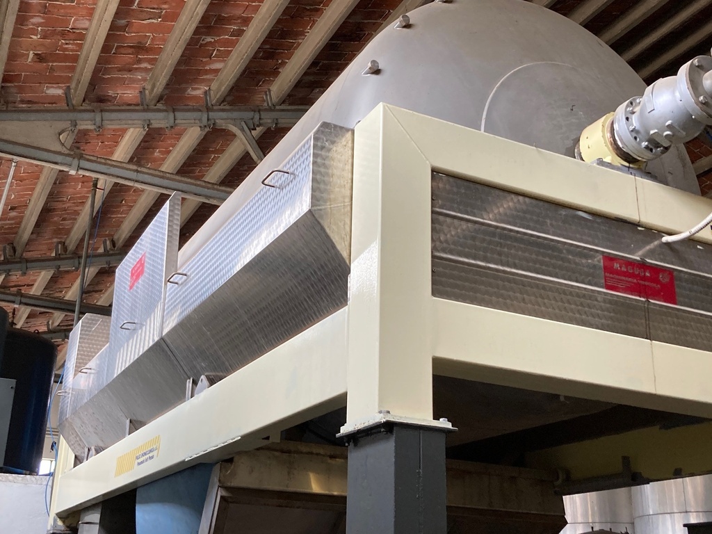 SECOND HAND PNEUMATIC PRESS CLOSE TANK PULEO 150 